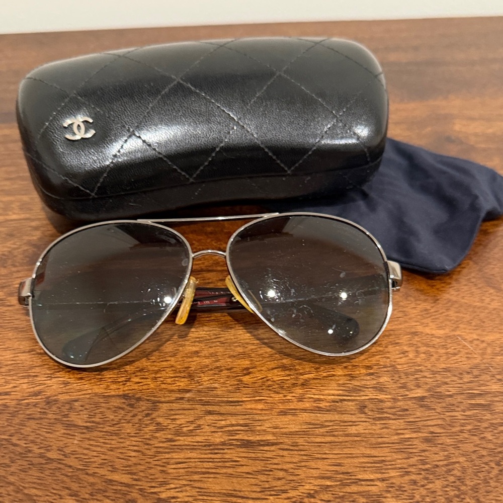 CHANEL Silver-Tone Aviator Sunglasses with Black Gradient Lenses